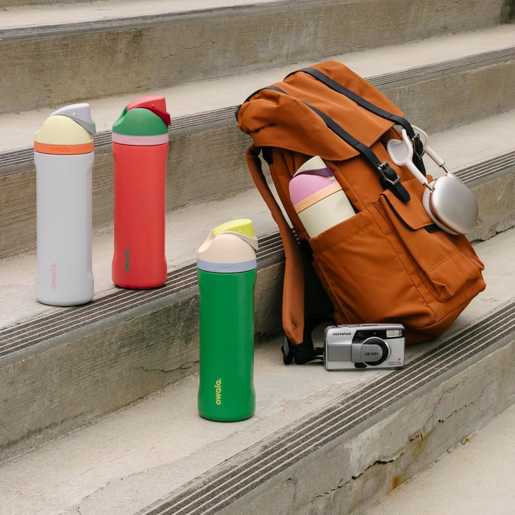 Owala - Botella de agua FreeSip de acero inoxidable con aislamiento, sin bisfenol A, incluye sorbete, para deportes y viajes, 24 oz, Denim