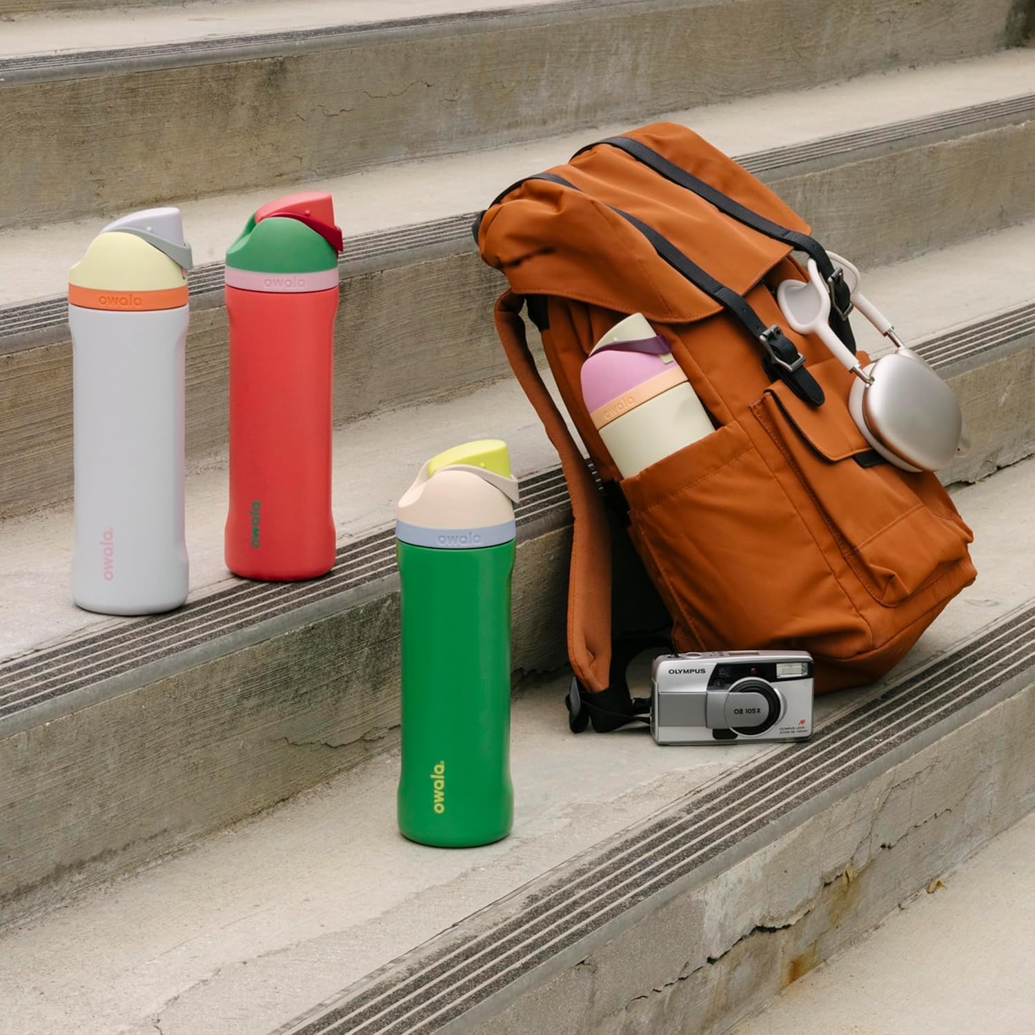Owala - Botella de agua FreeSip de acero inoxidable con aislamiento, sin bisfenol A, incluye sorbete, para deportes y viajes, 24 oz, Denim